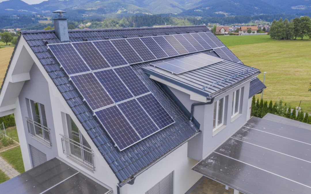Panneaux solaires photovoltaïques : équipez votre logement et réduisez vos factures